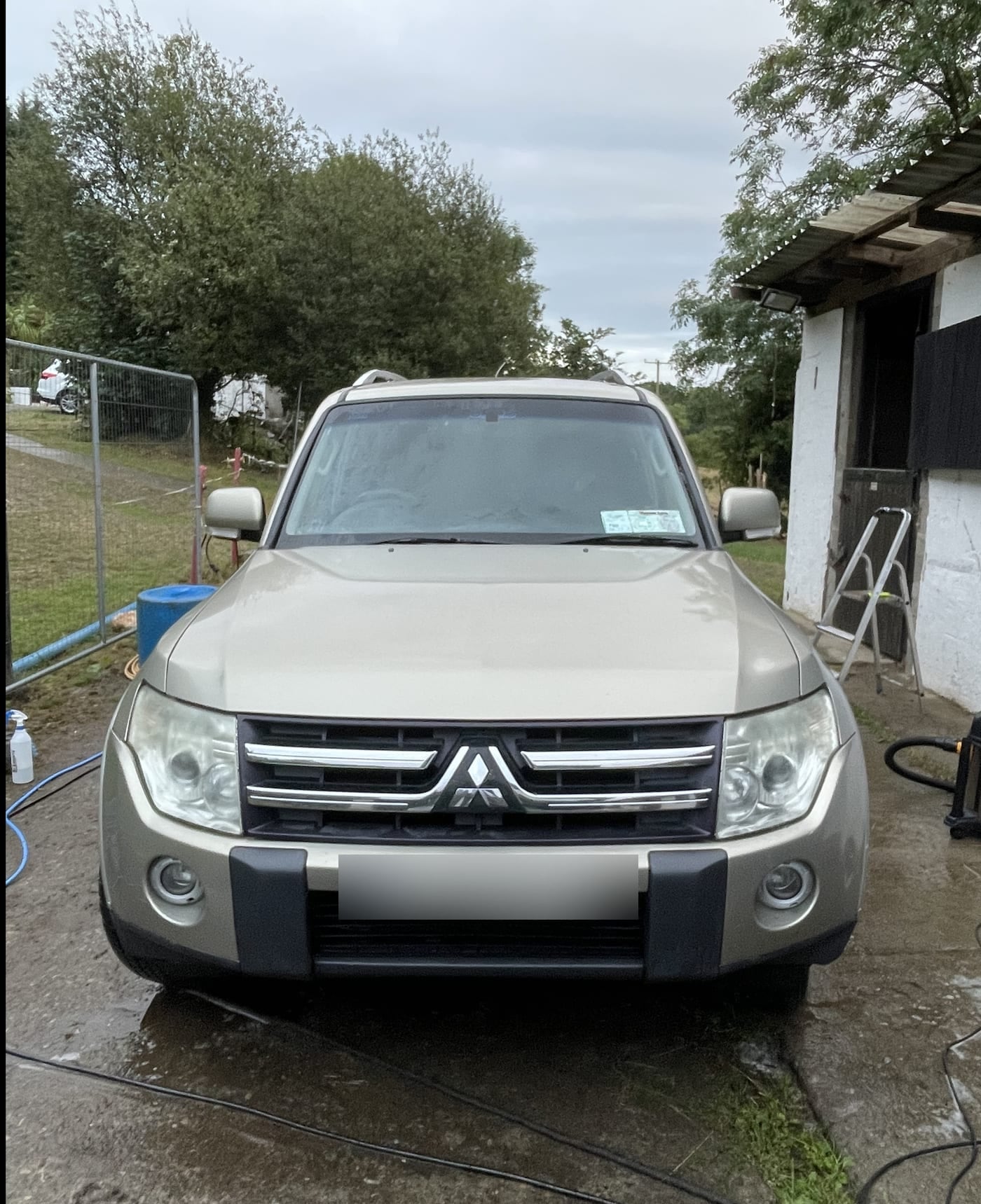 the front of an SUV after detailing